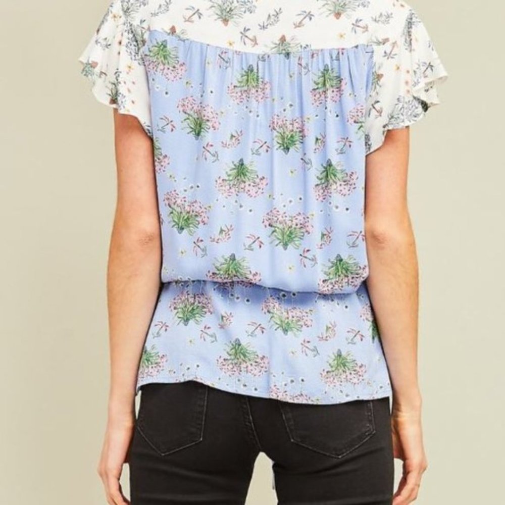 Spring Breeze Contrast Top - Picture 2 of 6